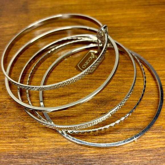 Vintage Coro Silver Toned Bangle Set NWT - Picture 5 of 10